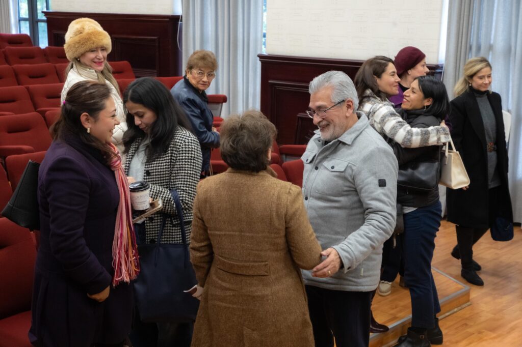 Este es un Ayuntamiento facilitador de las inversiones que reconoce el esfuerzo, compromiso y responsabilidad social de quienes apuestan su patrimonio por el desarrollo de la ciudad, afirmó el alcalde Alberto Islas Reyes, al reunirse con integrantes de la Asociación Mexicana de Mujeres Empresarias (Amexme) Capítulo Xalapa.