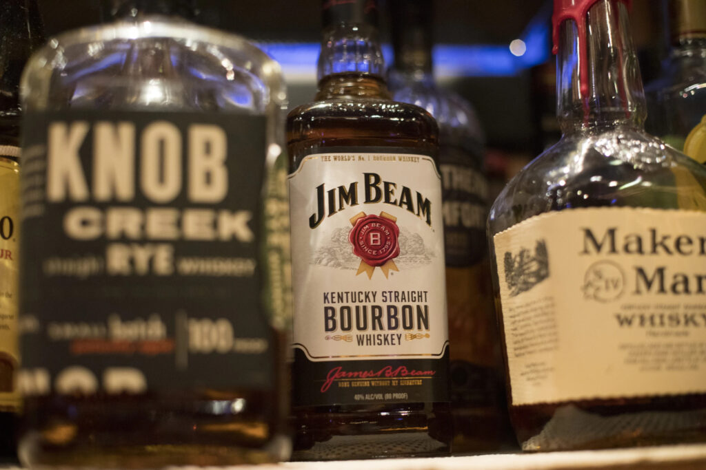 El alcohol incrementa riesgo de cáncer, alerta Sanidad de EU; proponen etiqueta de advertencia en bebidas alcohólicas