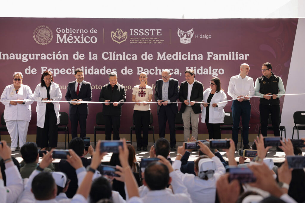 En Hidalgo, Presidenta Claudia Sheinbaum anuncia inversión de 10 mil MDP para renivelar salarios de trabajadores del ISSSTE en inauguración de la clínica de medicina familiar de especialidades.