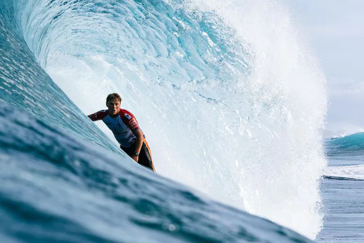 El mexicano Alan Cleland cierra primera etapa del Tour Mundial de Surf 2025