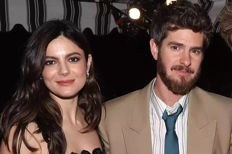 Andrew Garfield y Monica Barbaro mantienen un discreto romance