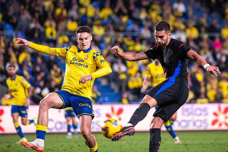 Triunfa el Barcelona ante Las Palmas 2-0 y recupera el liderato de LaLiga