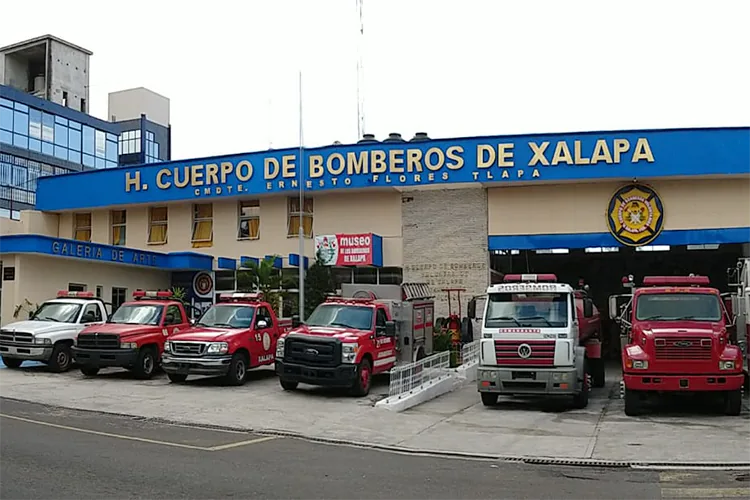 Ayuntamiento de Xalapa refrenda compromiso con Cuerpo de Bomberos