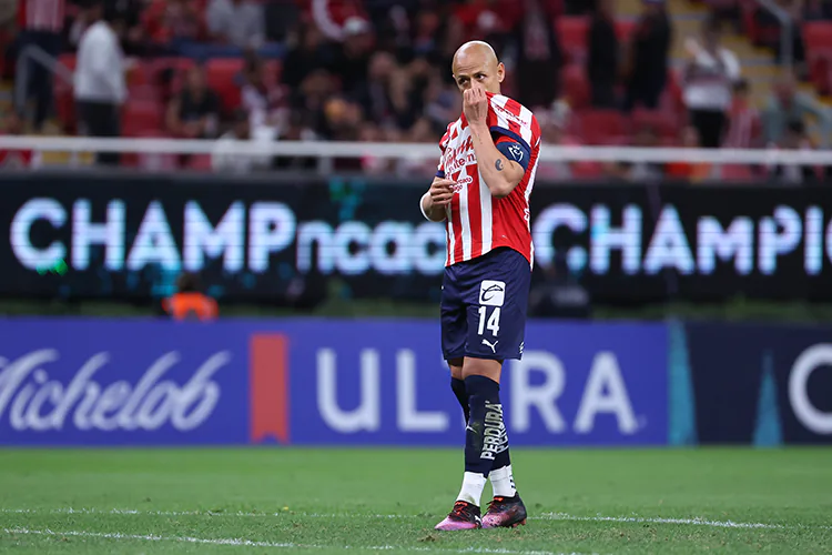 ¿Un milagro? “Chicharito” rompe sequía goleadora en triunfo de Chivas