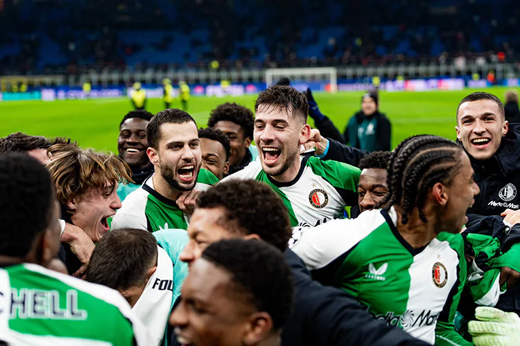 Aun con gol de Santiago Giménez, Milán queda fuera de la Champions ante el Feyenoord