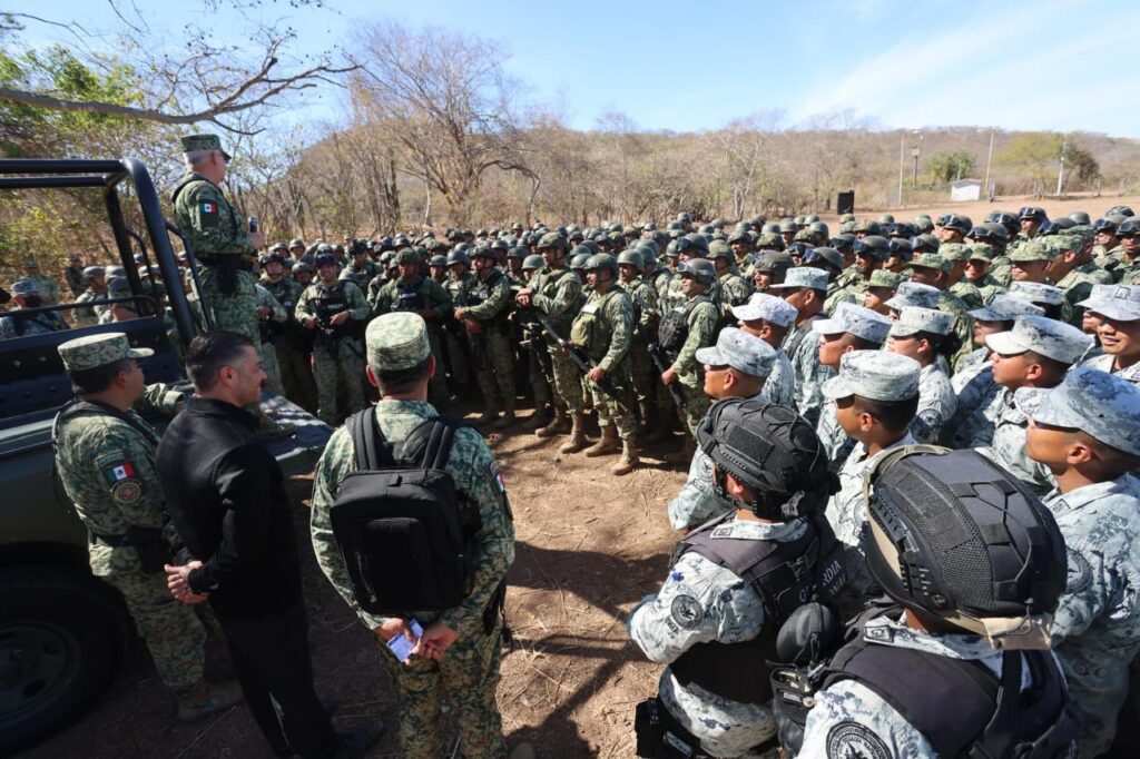 Junto al General Secretario Ricardo Trevilla Trejo @SEDENAmx estaremos supervisando el día de hoy labores de seguridad y líneas de acción que se llevan a cabo en Sinaloa. En una acción en los municipios de Culiacán y Cosalá, Sinaloa, el Ejército desmanteló 3 laboratorios… pic.twitter.com/rdUQL9r7xU— Omar H Garcia Harfuch (@OHarfuch) February 14, 2025