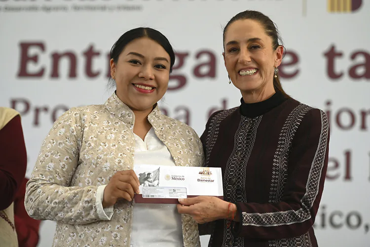 Sheinbaum entrega en Edomex tarjetas del Programa de Vivienda para el Bienestar