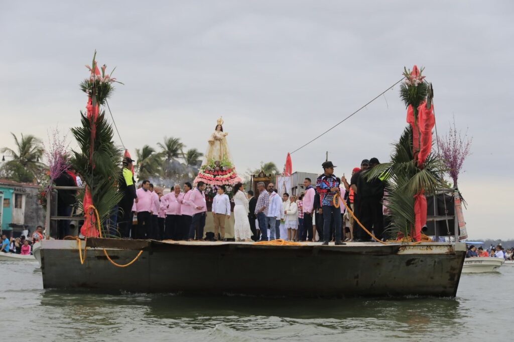 Gran actuación de la orquesta de Río Blanco 🎶, llenando de ritmo la Fiesta de la Candelaria en #TLACOTALPAN, mostrando que las tradiciones y la cultura veracruzana están más vivas que nunca. ✨🎉#VeracruzEstáDeModa❤️ pic.twitter.com/UMj590CG2L— Rocío Nahle (@rocionahle) February 3, 2025
