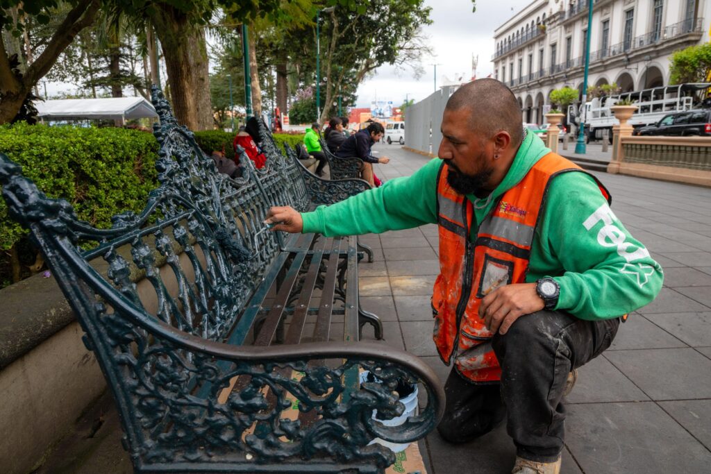 ✨ ¡El parque Benito Juárez brilla más que nunca! 🌳A través de los departamentos de Imagen Urbana y de Parques y Jardines, realizamos importantes labores de mantenimiento para cuidar y embellecer nuestros espacios públicos. 🌸🌿 pic.twitter.com/Sy0IwFAp0Y— Ayuntamiento de Xalapa (@AytoXalapa) February 21, 2025