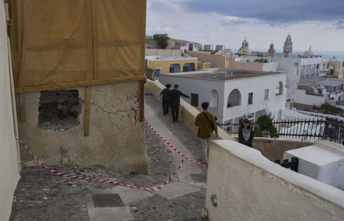 Varios terremotos sacuden la isla volcánica griega de Santorini