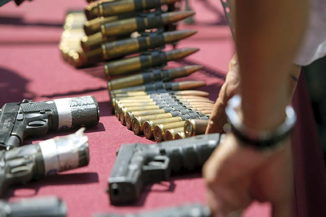 Estados Unidos debe detener tráfico de armas a México para debilitar cárteles: Experto