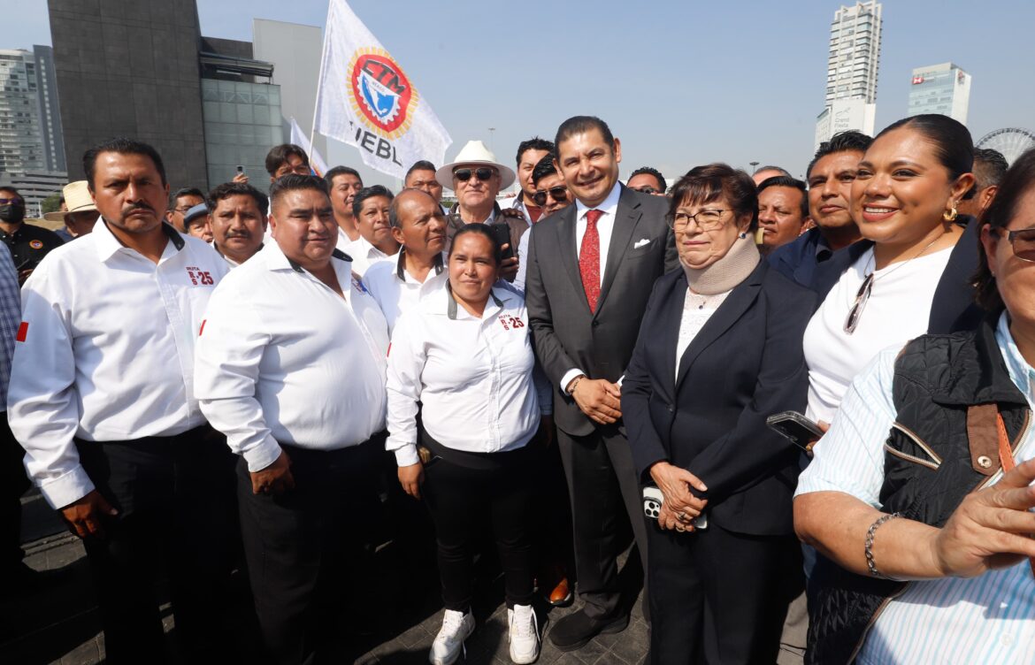 Puebla avanza hacia la electromovilidad con entrega de unidades eléctricas de transporte