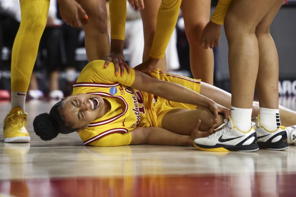 There’s like a 75 % chance juju Watkins just tore her ACL the way her knee gives out smh pic.twitter.com/sI3kkm2ii0— John (@iam_johnw) March 25, 2025