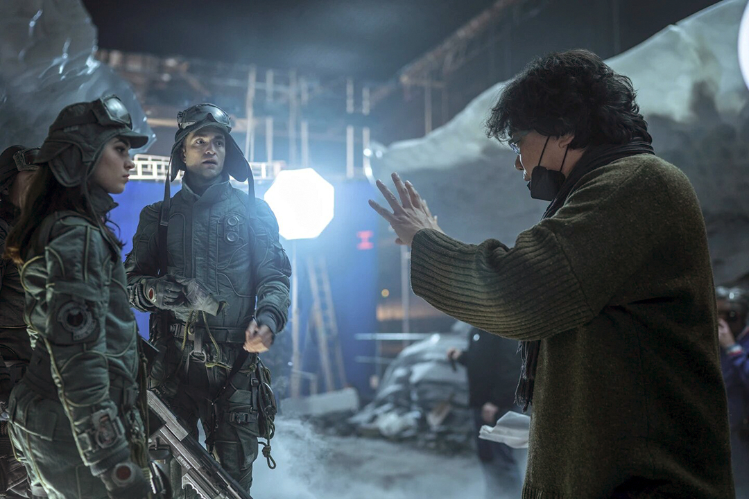 Crítica de Mickey 17: El sacrificio (interminable) de Robert Pattinson