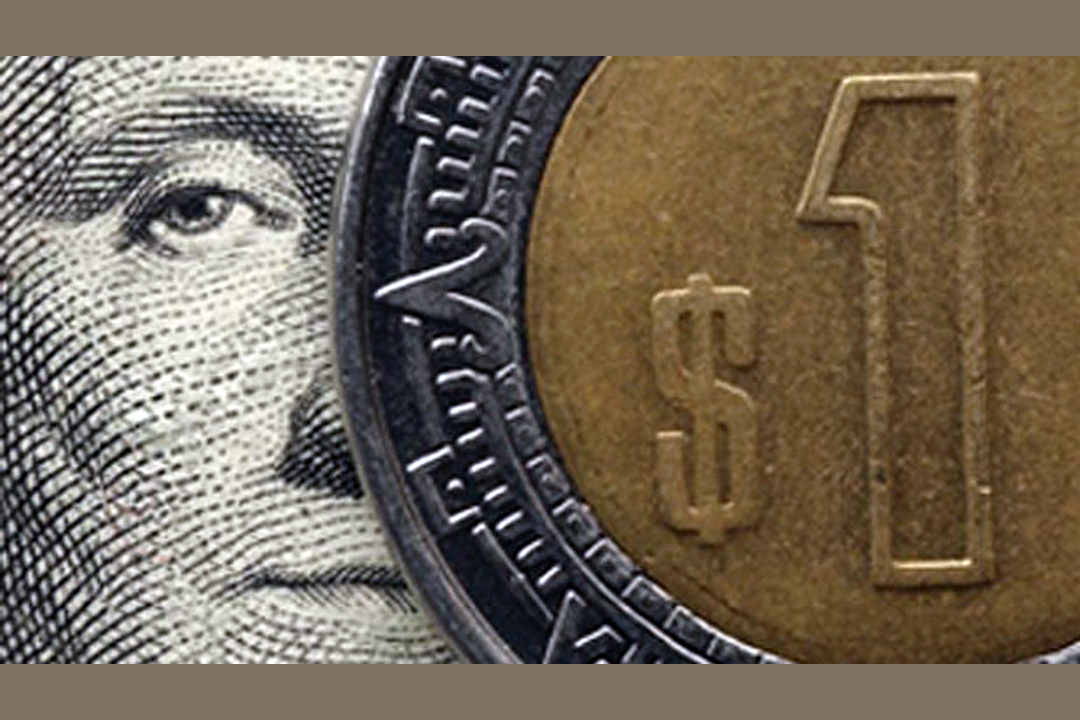 El peso sufre su peor caída en meses: se desploma 50¢ frente al dólar en un «viernes negro»