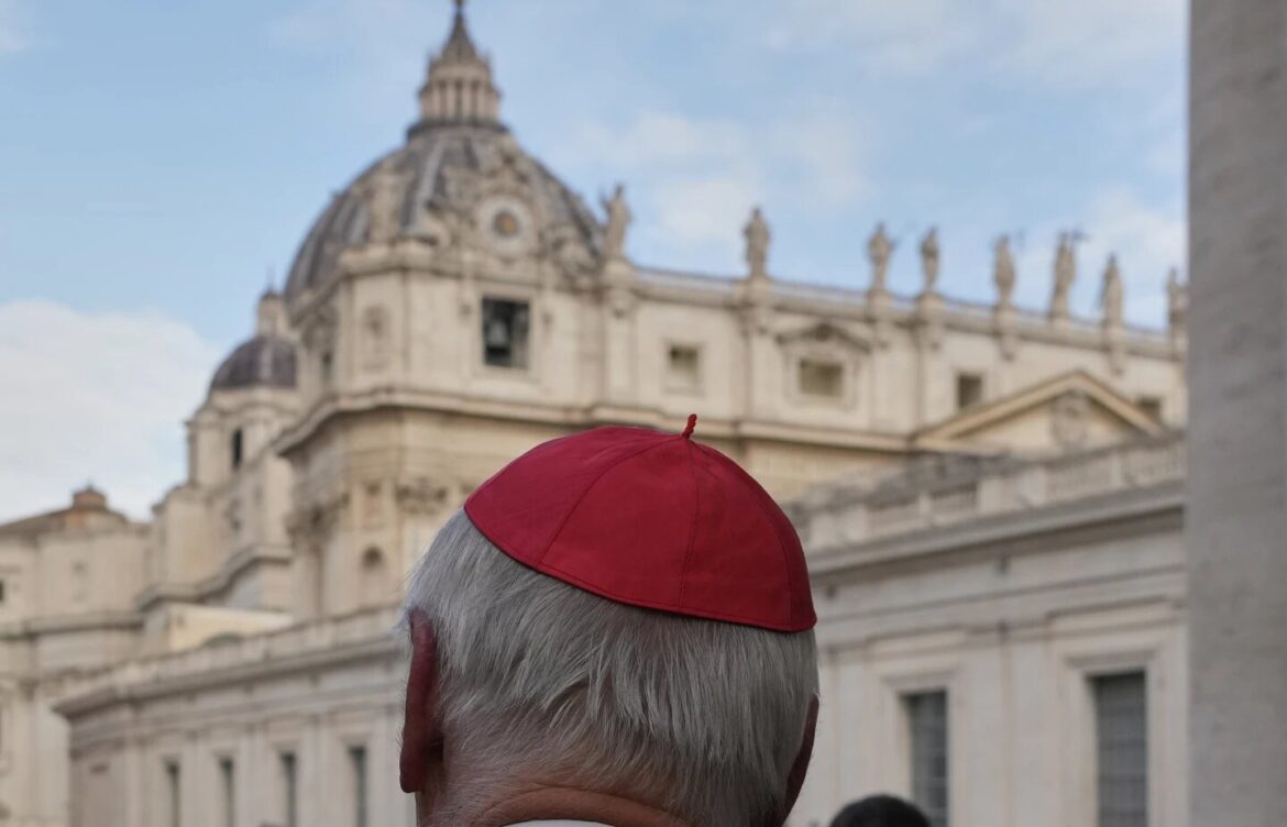El Vaticano fija el 7 de mayo para el cónclave: cardenales buscan consenso ante división global