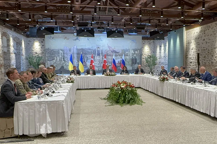 Rusia y Ucrania pactan canje masivo de prisioneros, pero fracasa diálogo de paz