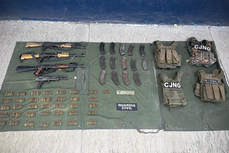 En Apatzingán, cae célula del CJNG con extranjeros armados