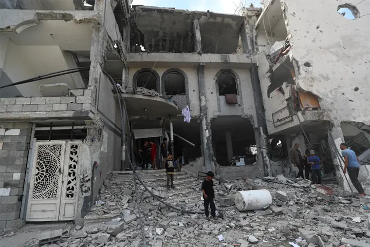 Ataque de Israel salda unos 80 muertos; Trump propone convertir a Gaza en “zona de libertad”