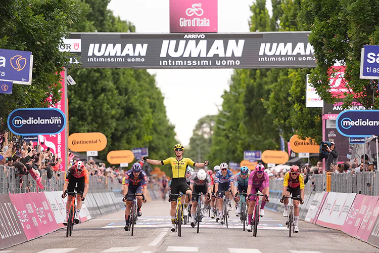 Giro de Italia: Olav Kooij se impone en etapa 12; Isaac del Toro sigue de rosa como líder