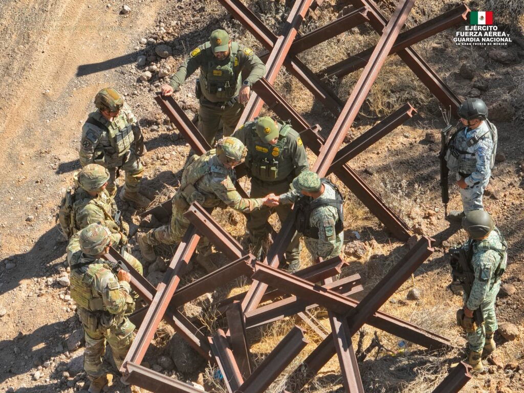 El #GabineteDeSeguridad del @GobiernoMX conformado por la @Defensamx1, @SEMAR_mx, @FGRMexico, @GN_MEXICO_ y #SSPC informa los resultados obtenidos de la #OperaciónFronteraNorte el día 14 de mayo de 2025. https://t.co/k3fwhcCYKo pic.twitter.com/6Ps0DqYqlO— Secretaría de Seguridad y Protección Ciudadana (@SSPCMexico) May 15, 2025