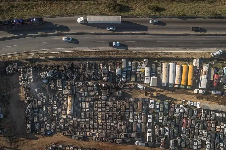 En Tecate, BC, queman más de tres mil autos en corralón; mataron a los dueños hace semanas