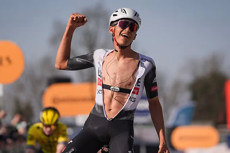 Isaac del Toro hace historia como el primer mexicano en liderar el Giro de Italia | Videos