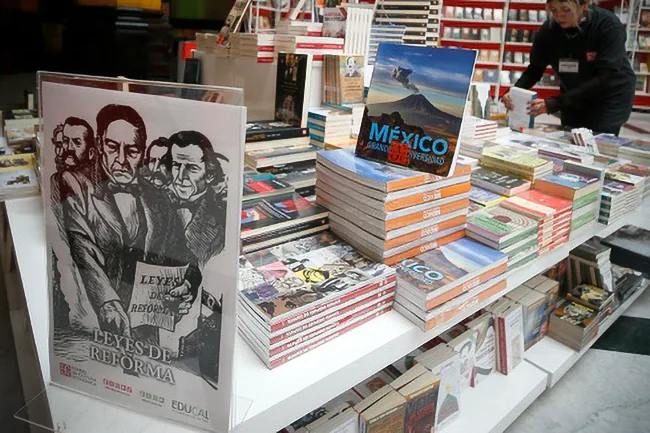 Taibo II reporta producción récord de libros y venta de millones de ejemplares del FCE