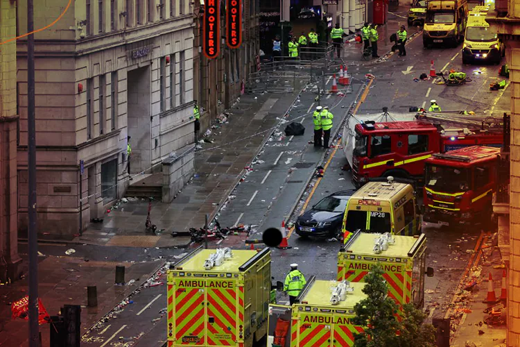 VIDEOS FUERTES: Tras desfile de victoria del Liverpool, hombre comete atropello masivo