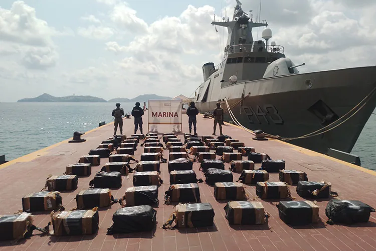 Golpe al narco: En costas de Guerrero, Semar asegura más de 1.3 toneladas de cocaína