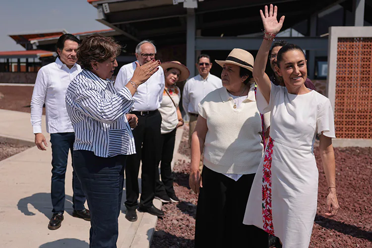 Sheinbaum inaugura universidad Benito Juárez y hospital en Atenco a 19 años de la represión