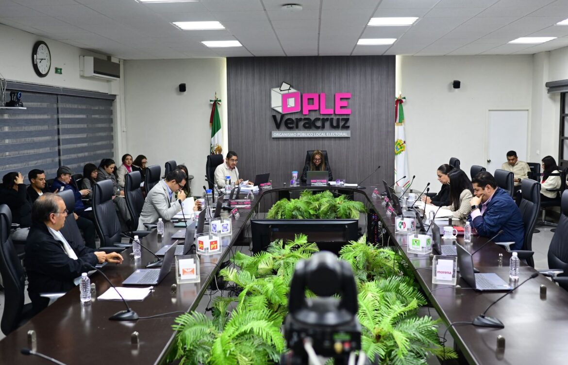 Consejo General del OPLE Veracruz desahoga consultas sobre candidaturas no registradas y programas sociales