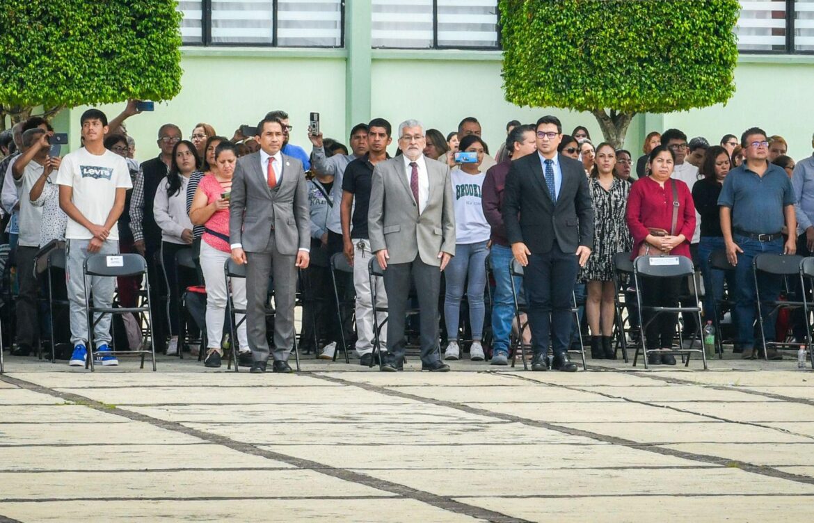Asiste Alberto Islas a conmemoración de la Batalla de Puebla