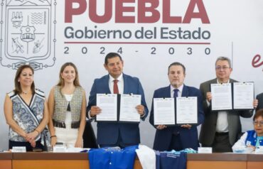📺📻 Durante la #MañaneraDePuebla, informamos sobre:🚦 Reforma a la Ley de Movilidad y Seguridad Vial.🎓 Universiada Nacional 2025.🏭 Modelo CIITRA.De la mano de nuestra presidenta, la Dra. @Claudiashein, avanzamos con la transformación de Puebla. 🫱🏼‍🫲🏼🇲🇽#PorAmorAPuebla… pic.twitter.com/I6NNZ5yAzu— Alejandro Armenta (@armentapuebla_) May 19, 2025