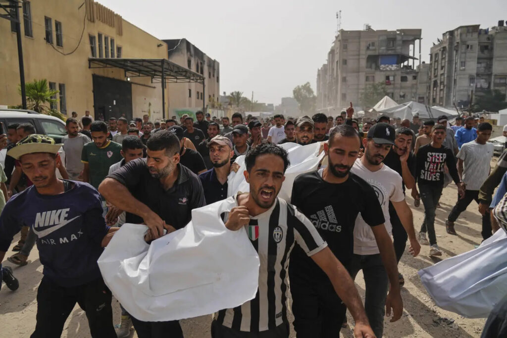 Más de 100 muertos, niños entre las víctimas y hospitales colapsados tras nuevos ataques israelíes en Gaza, que agravan la catástrofe humanitaria.