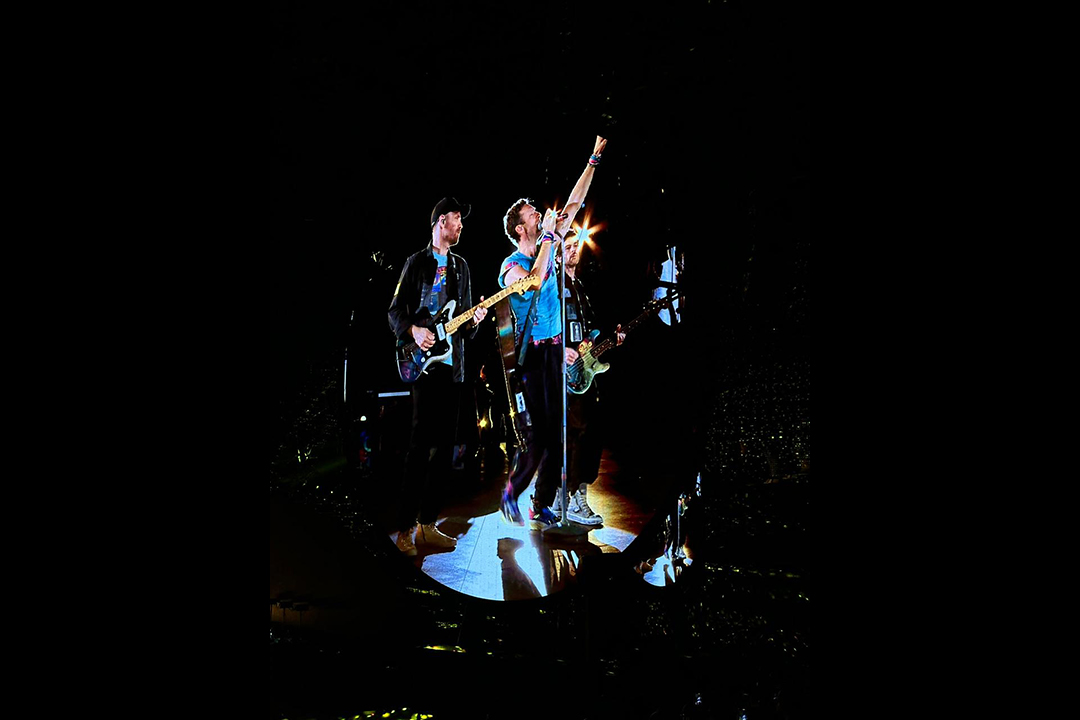 Menciona a Dakota en pleno show de Coldplay