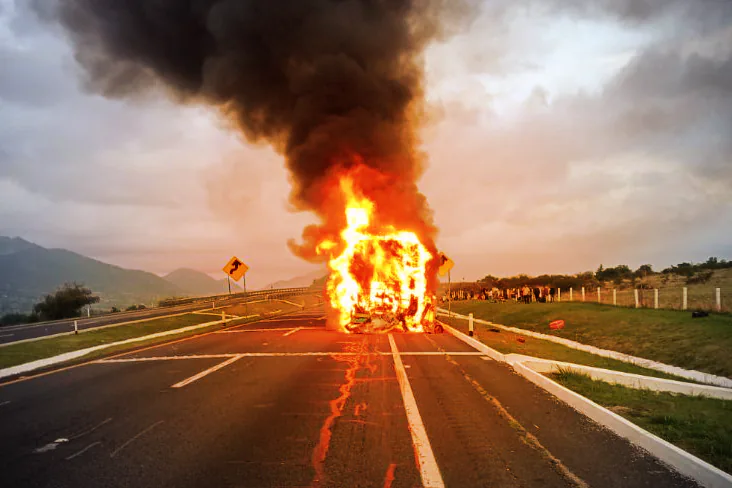 Autobús que salió de Xalapa se incendia en autopista de Michoacán. ¿Y los pasajeros?