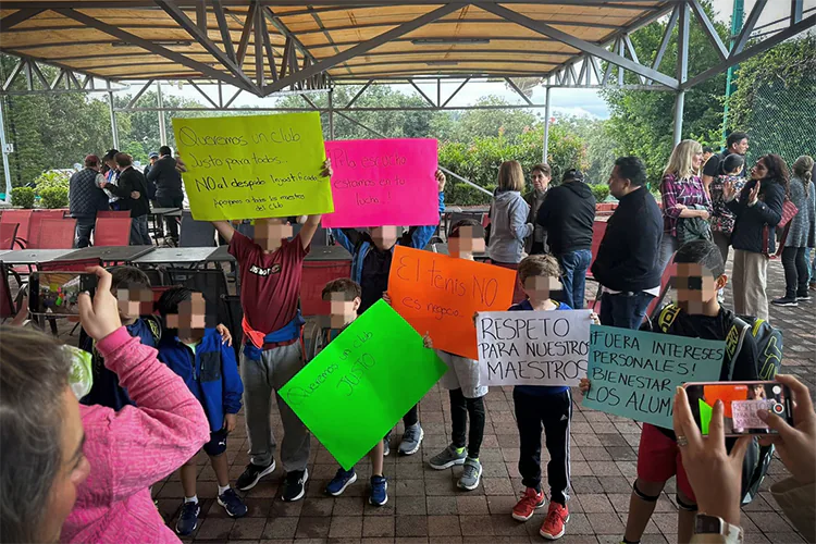 Socios del Club Britania Xalapa protestan por “cuota excesiva” y desfalco millonario