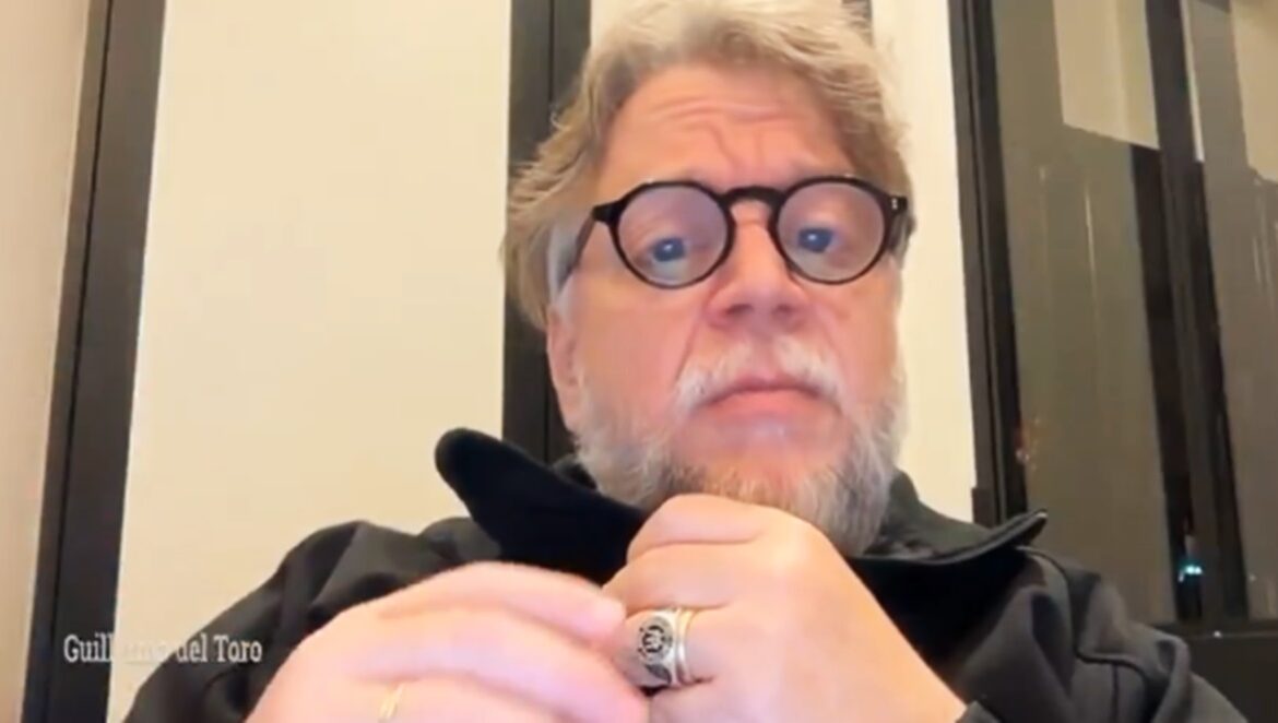Guillermo del Toro envía mensaje contra el miedo