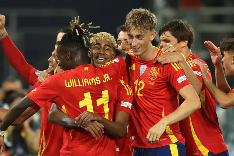 España vence 5-4 a Francia y jugará la final de la Nations League