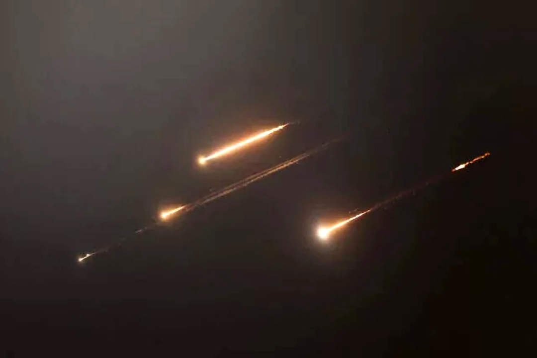Irán ataca Israel con misiles: 3 muertos y decenas de heridos