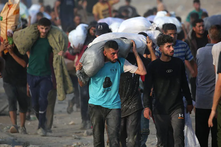 Denuncian en Gaza hallazgo de narcóticos en sacos de harina enviados por Estados Unidos