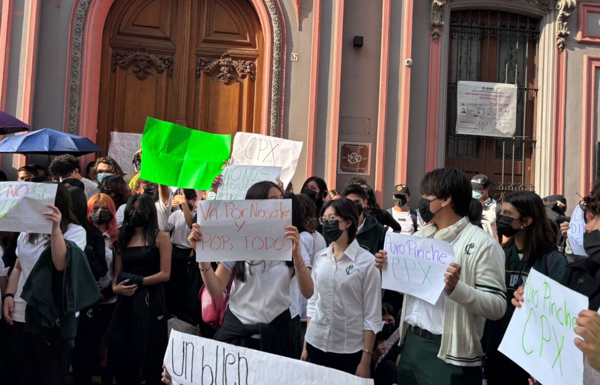 Prepa Juárez: estudiantes exigen restitución de director
