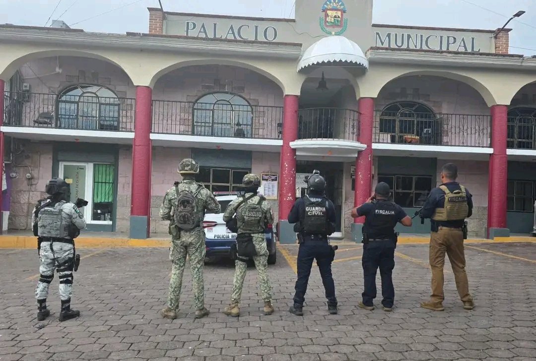 Ataque armado y con drones sacude presidencia municipal