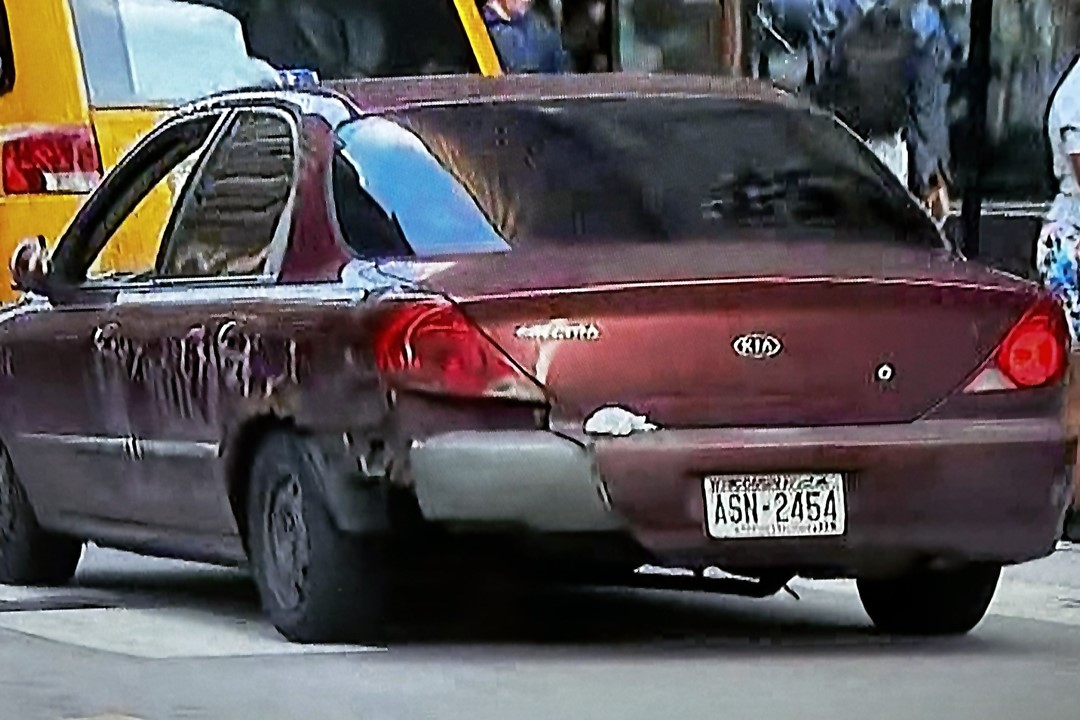 Auto embiste a manifestantes en centro de Chicago