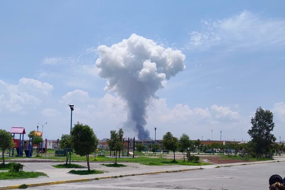 Explosión en talleres deja un muerto y nueve heridos