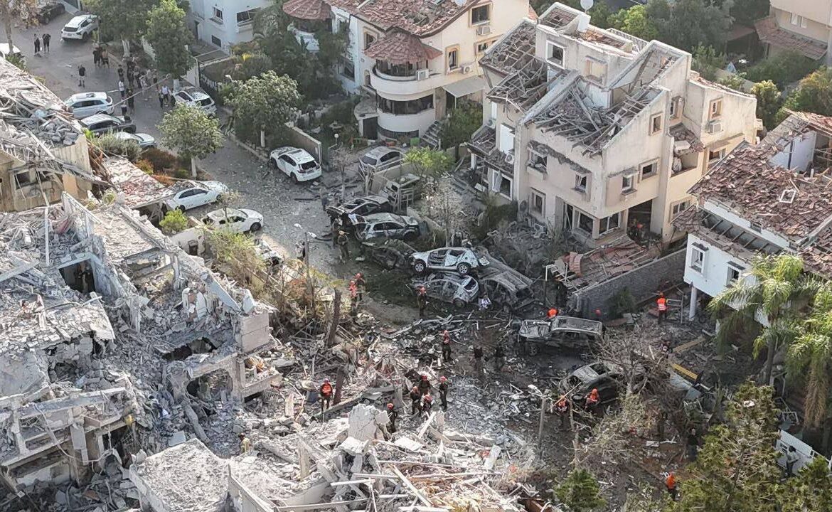Ataques iraníes dejan 8 muertos y 150 heridos