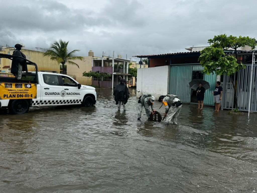 Personal de la #GuardiaNacional activó el #PlanDNIIIE, para apoyar a la población afectada por las lluvias registradas en #Guerrero, por el desplazamiento de la Tormenta Tropical “Dalila”. #PorMéxicoSiempreEnGuardia #LaGuardiaNacionalEstáContigo pic.twitter.com/z9PFKHLoRB— Guardia Nacional (@GN_MEXICO_) June 15, 2025