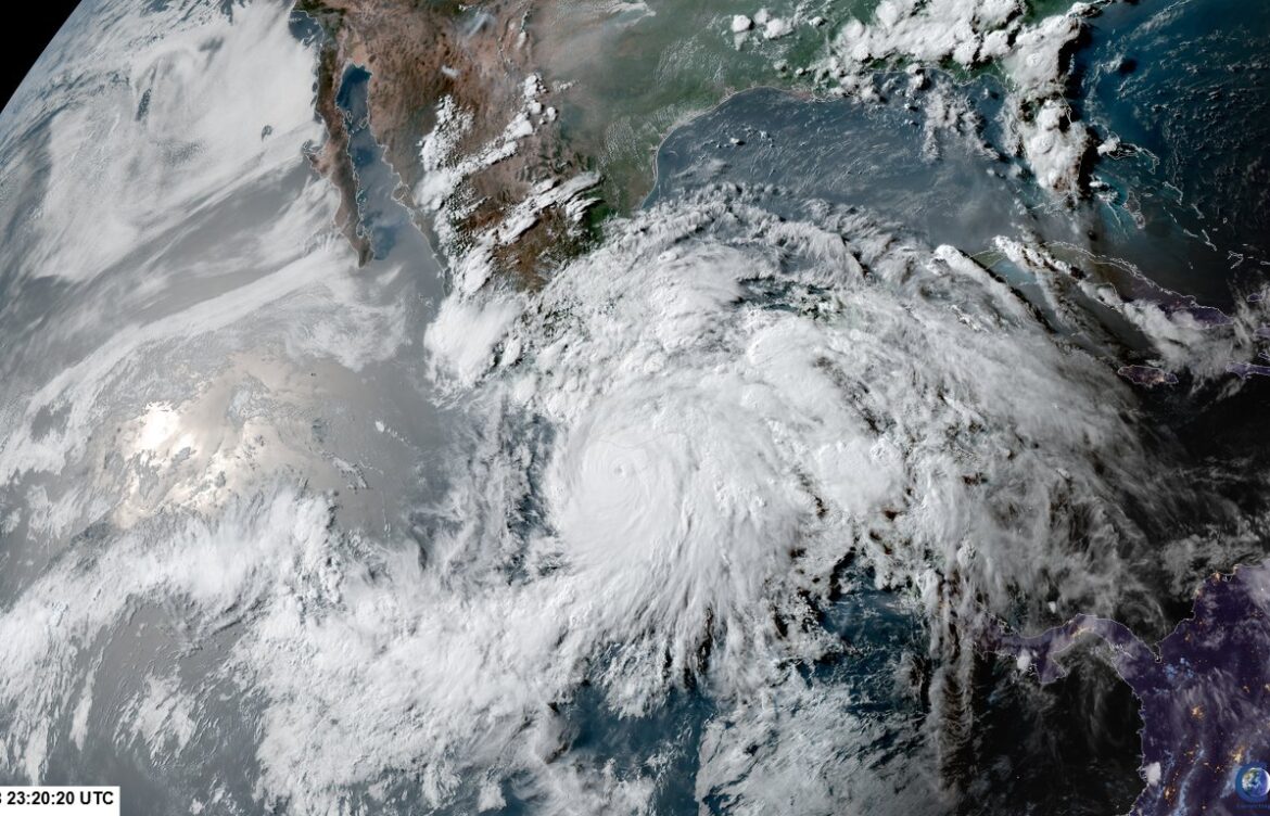“Erick” se intensifica a huracán categoría 3
