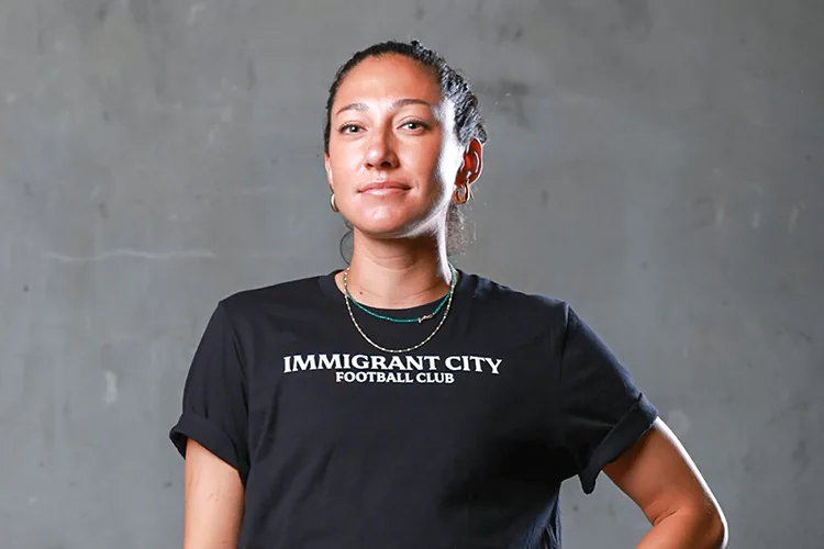 Angel City lanza camisetas “Immigrant City” en gesto solidario con migrantes latinos
